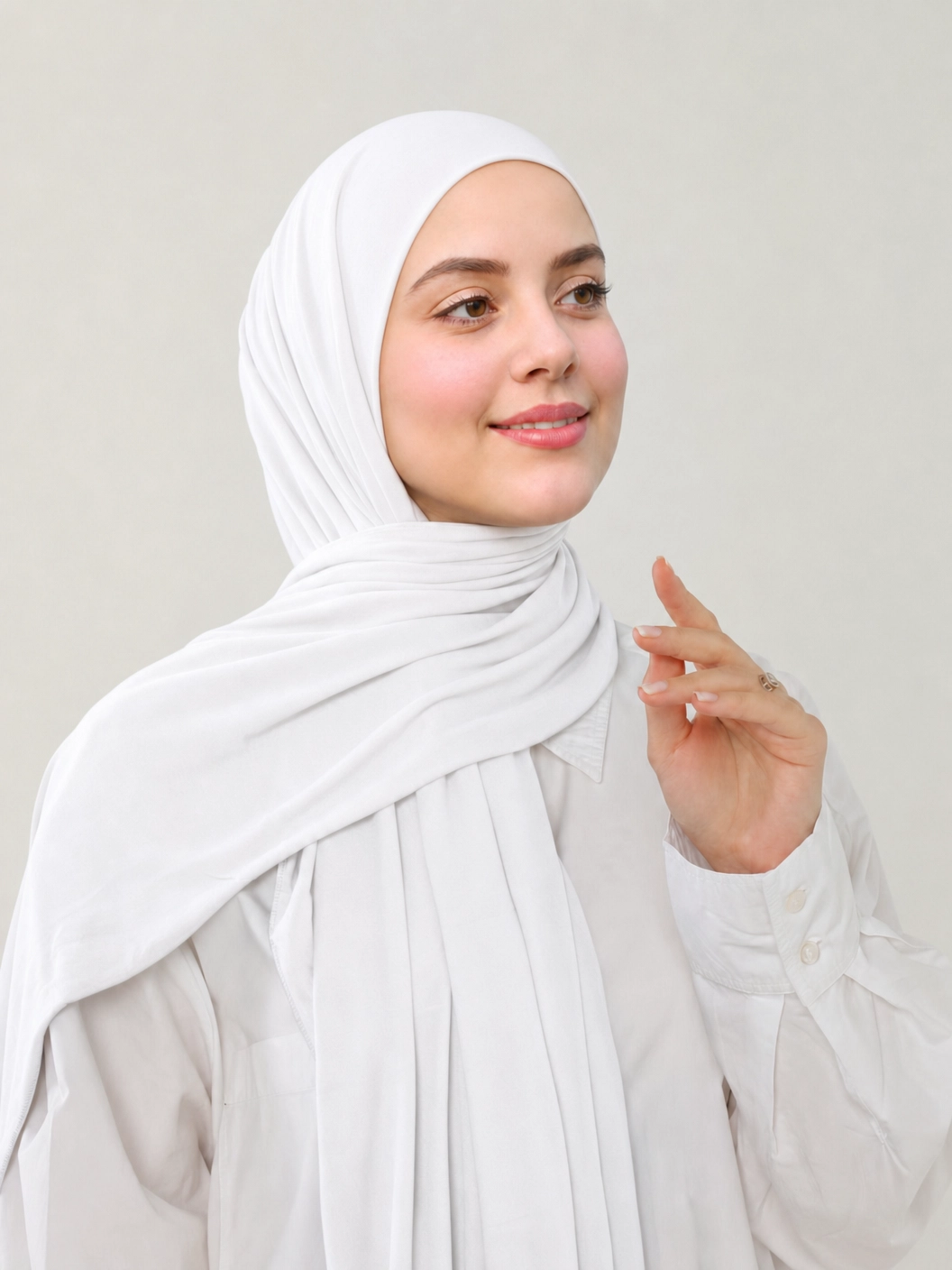 أبيض